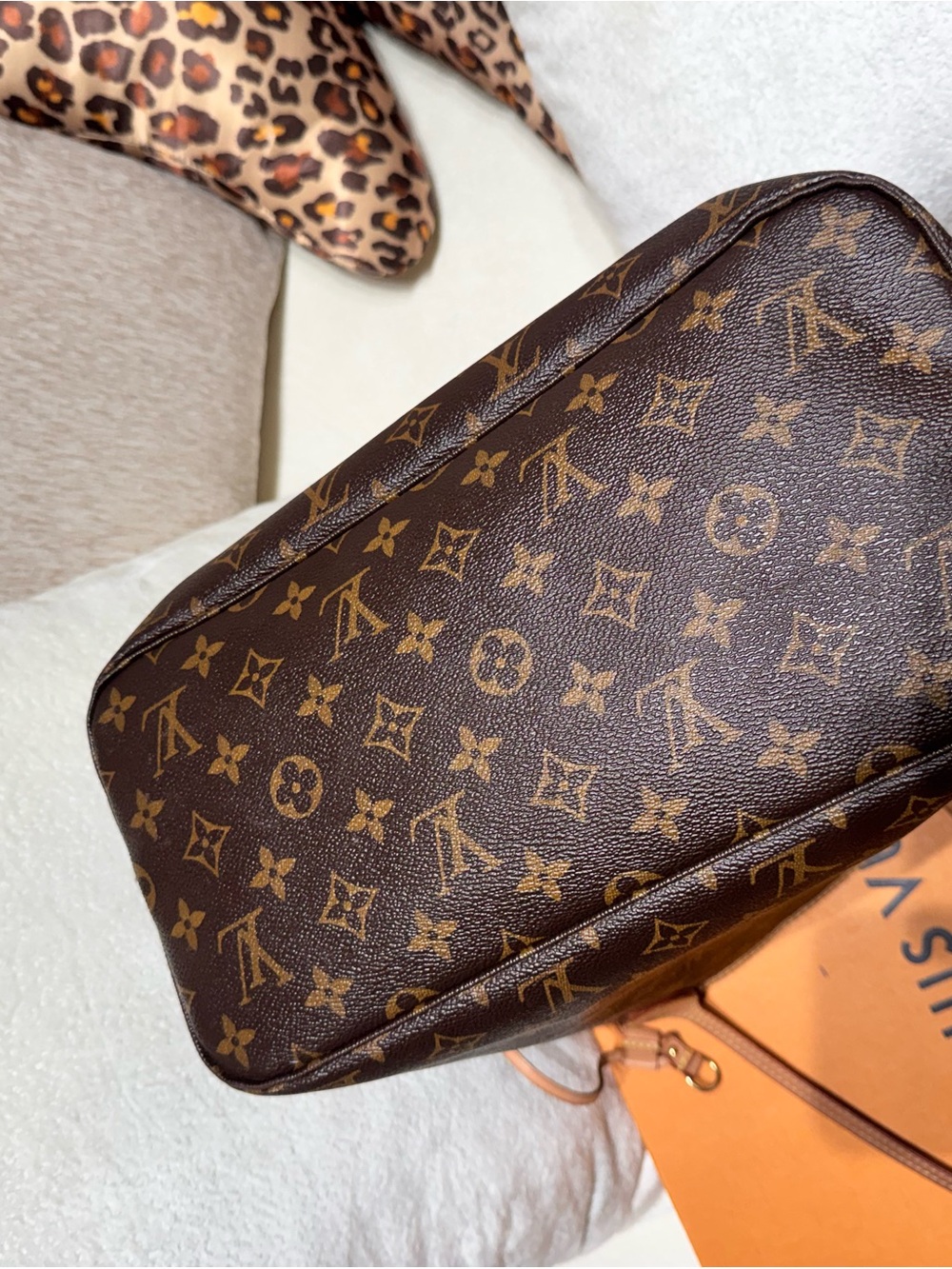 AuthenticLouis Vuitton Monogram Neverfull MM - Picture 7 of 8